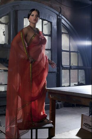 Huge-boobed solo doll Sunny Leone models solo in watch