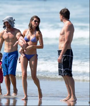 GISELE BUNDCHEN Prego BEFORE AND AFTER Bathing suit Photos